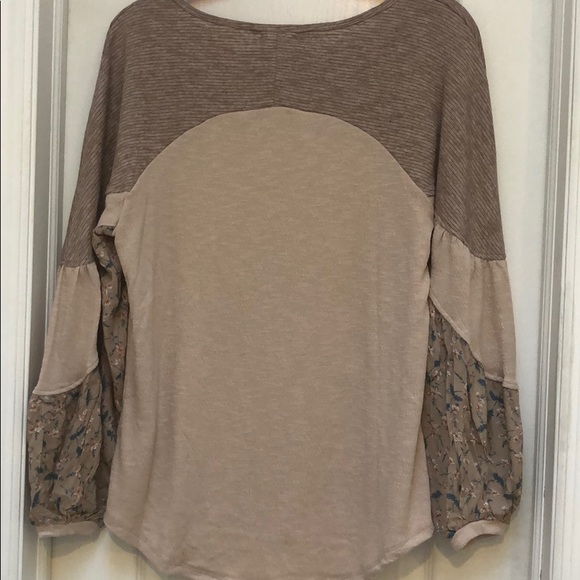 TAUPE PRINT TOP - Picture 6 of 6